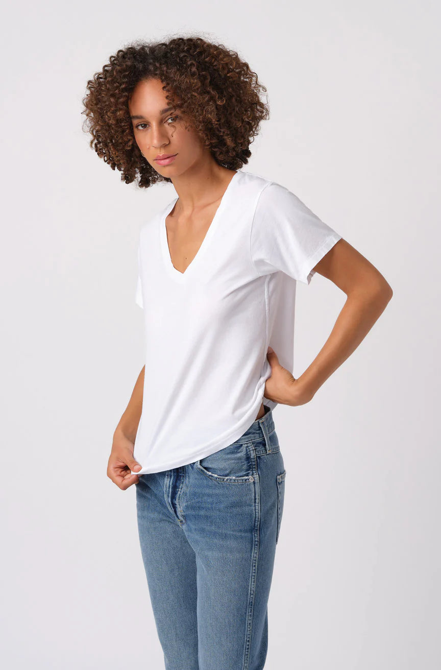 AMO V-NECK TEE WHITE