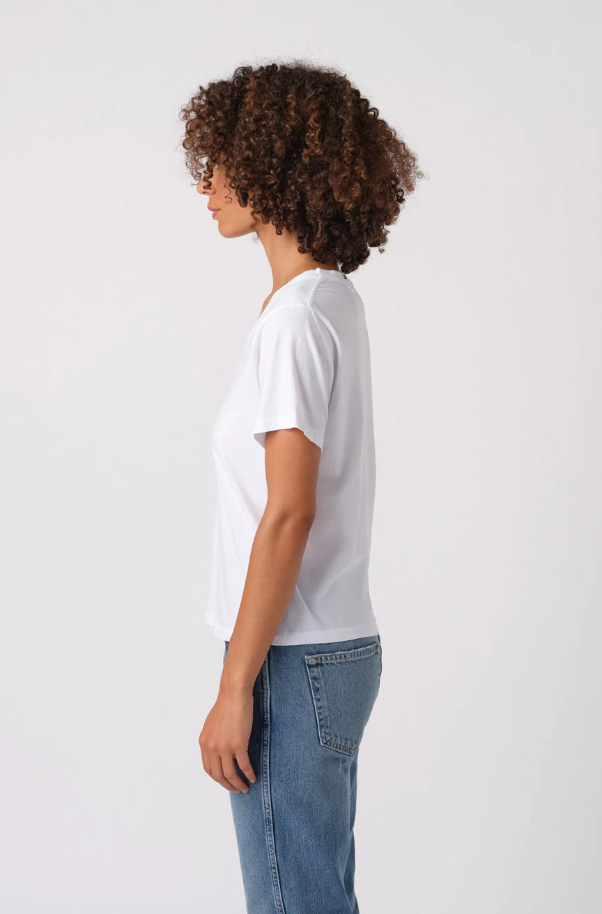 AMO V-NECK TEE WHITE