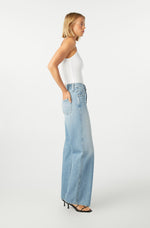 Load image into Gallery viewer, AMO FRIDA JEANS
