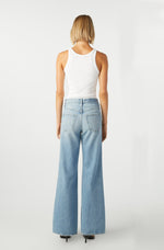 Load image into Gallery viewer, AMO FRIDA JEANS

