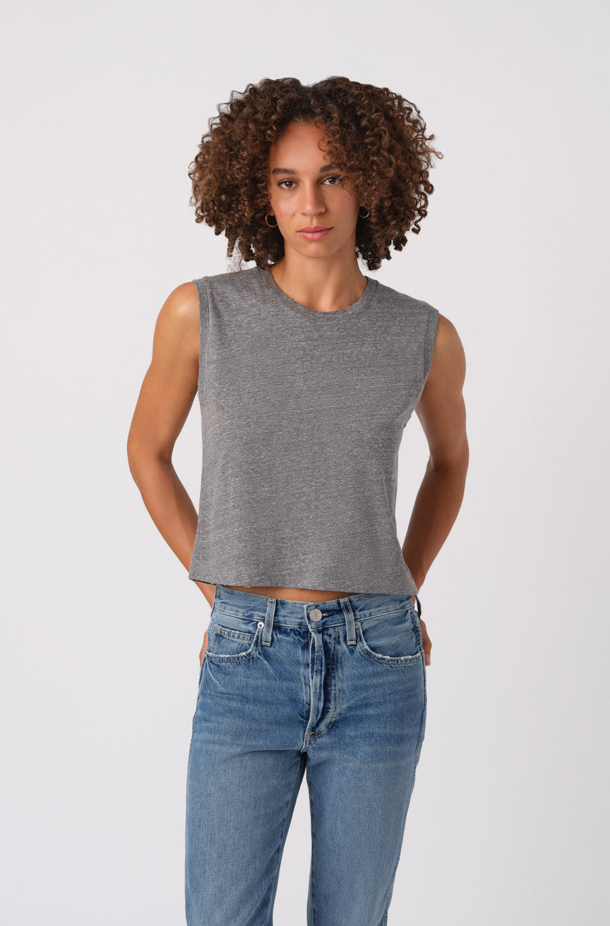 AMO SLEEVELESS BABE TEE