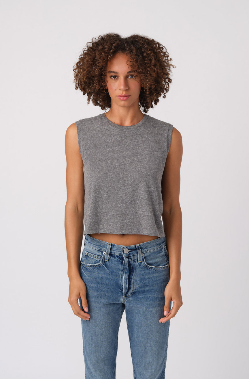 AMO SLEEVELESS BABE TEE