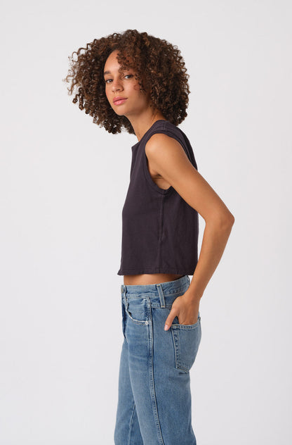 AMO SLEEVELESS BABE TEE